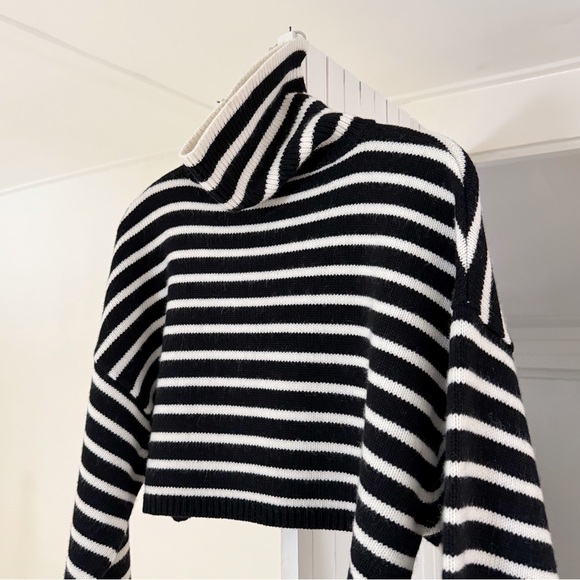 The Frankie Shop Athina Wool Cropped Turtleneck Sweater in Black Stripe Size M/L - Picture 13 of 14